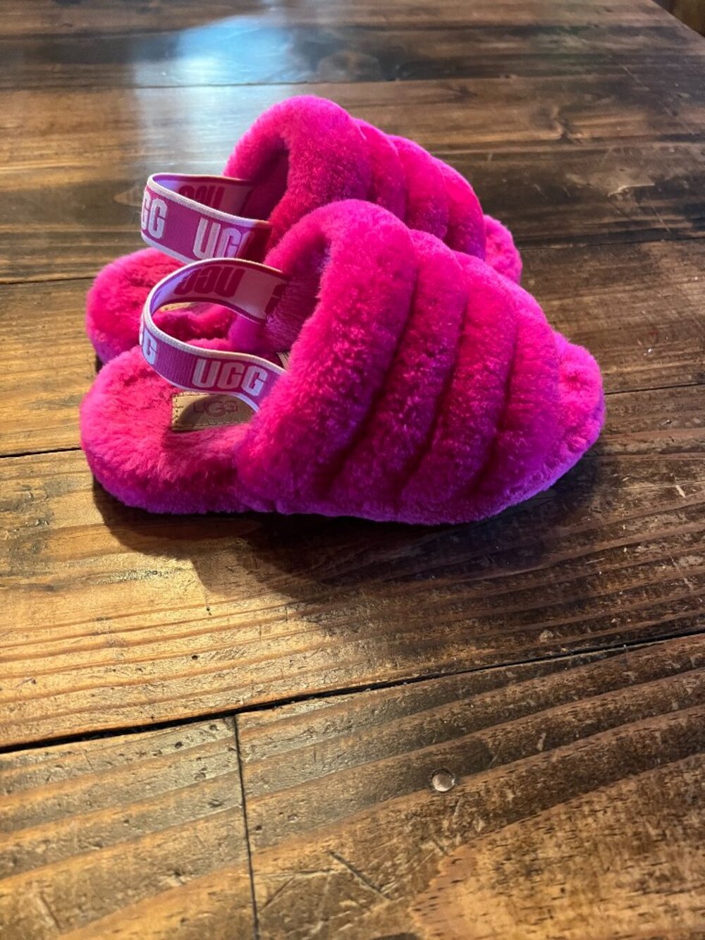 Fluff Yeah Slide UGG Kids Hot Pink